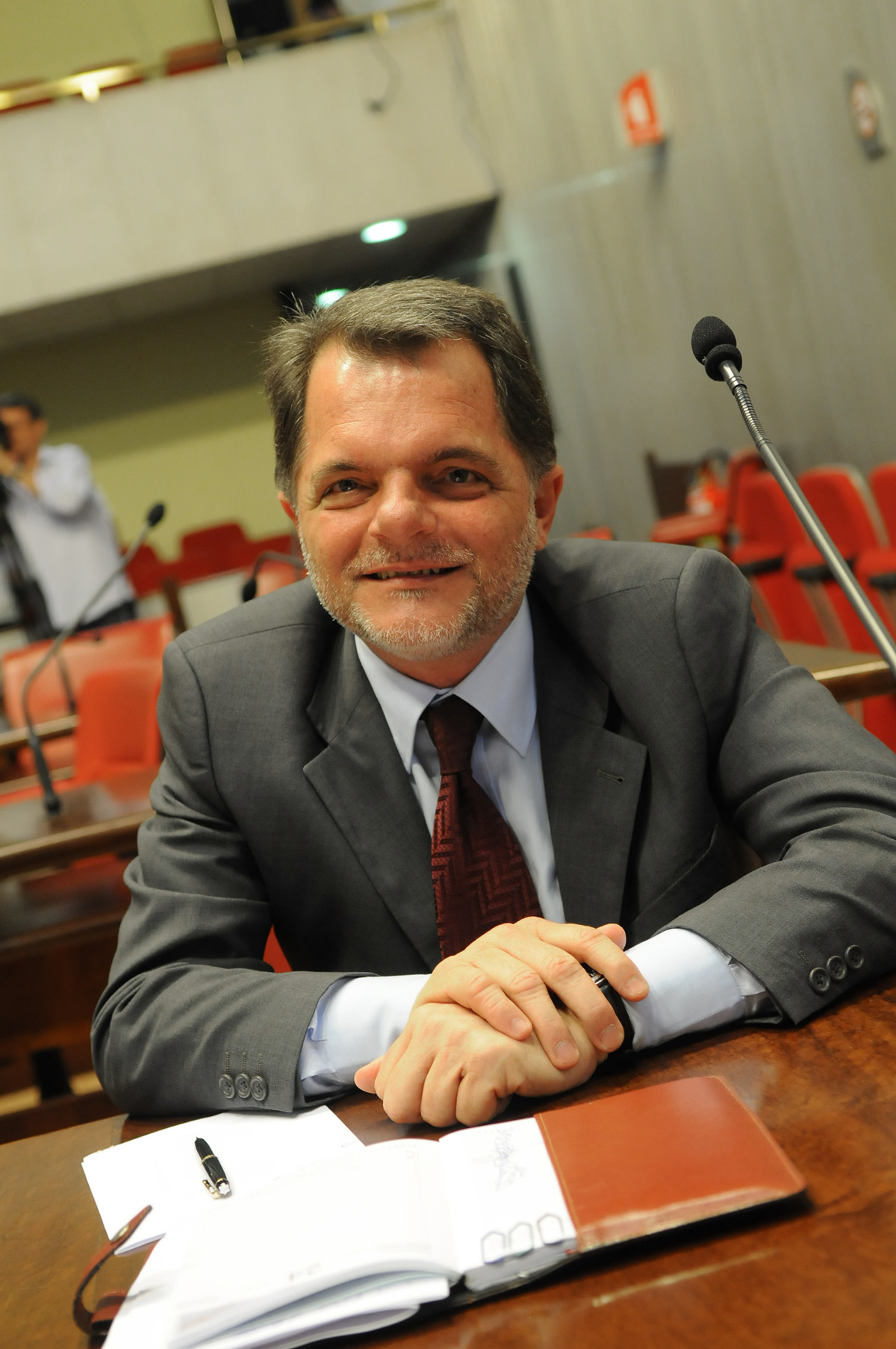  Mauro Bragato, relator eleito para CPI das Santas Casas<a style='float:right;color:#ccc' href='https://www3.al.sp.gov.br/repositorio/noticia/12-2008/CPI STAS CASAS relator (5)MAU.jpg' target=_blank><i class='bi bi-zoom-in'></i> Clique para ver a imagem </a>